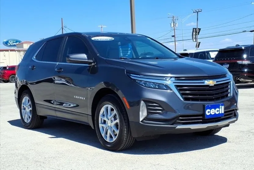 2023 Chevrolet Equinox LT photo 1