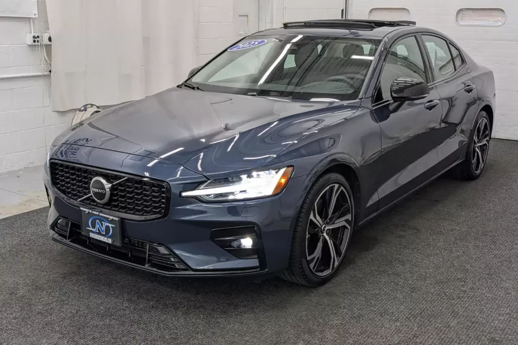 2025 Volvo S60 Core photo 1