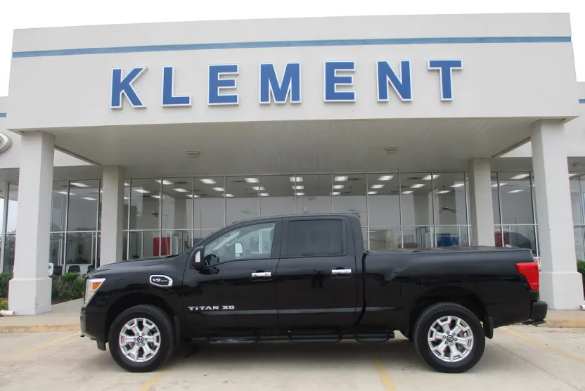 2021 Nissan Titan SV photo 1