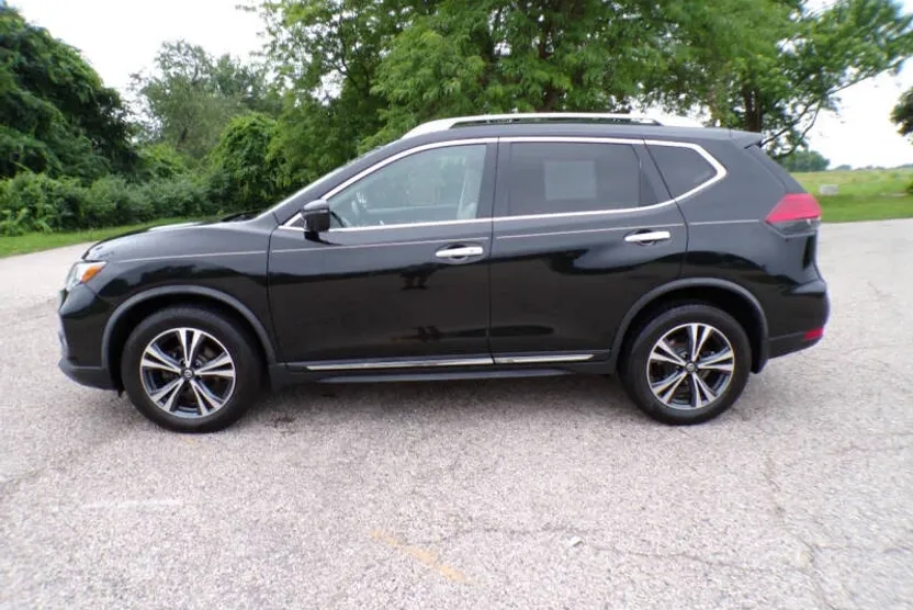 2017 Nissan Rogue SL photo 1