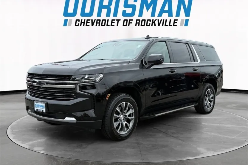 2022 Chevrolet Suburban LT photo 1