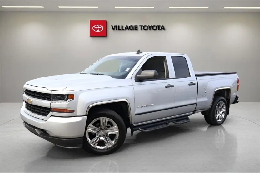 2018 Chevrolet Silverado 1500 Custom photo 1