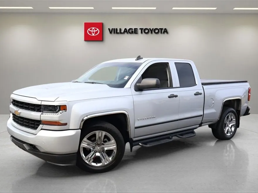 2018 Chevrolet Silverado 1500 Custom photo 1