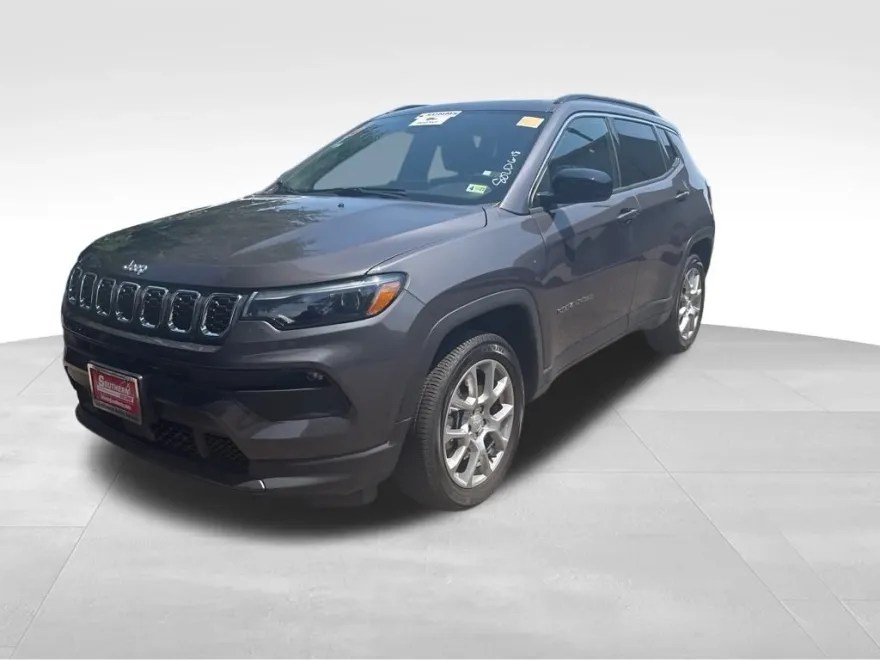 2024 Jeep Compass Latitude Lux photo 1