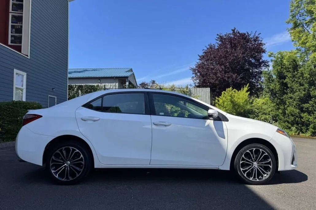 2014 Toyota Corolla S Premium photo 1