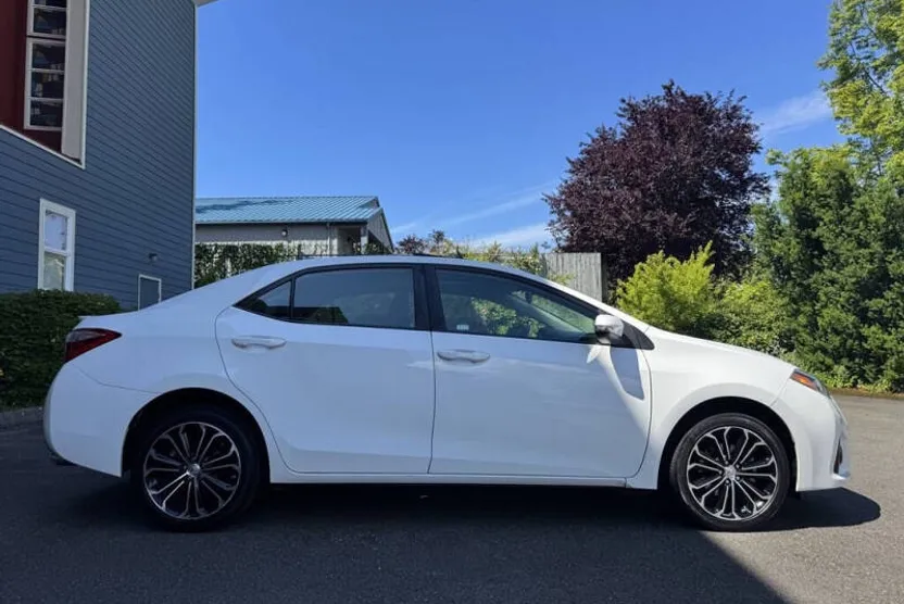 2014 Toyota Corolla S Premium photo 1