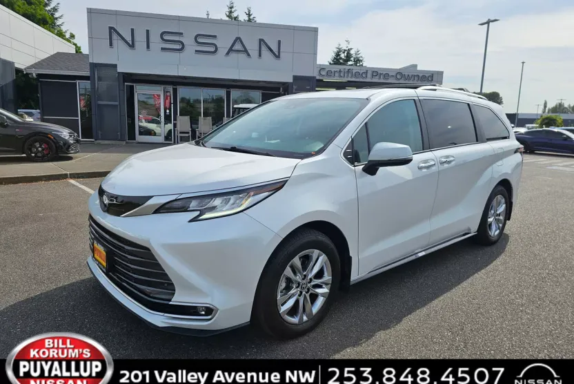 2024 Toyota Sienna Limited photo 1