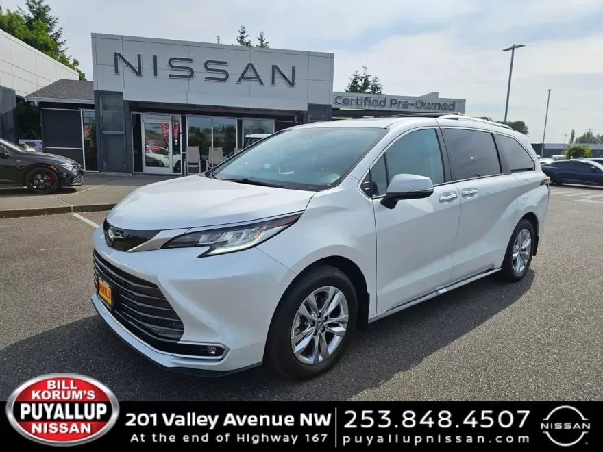 2024 Toyota Sienna Limited photo 1