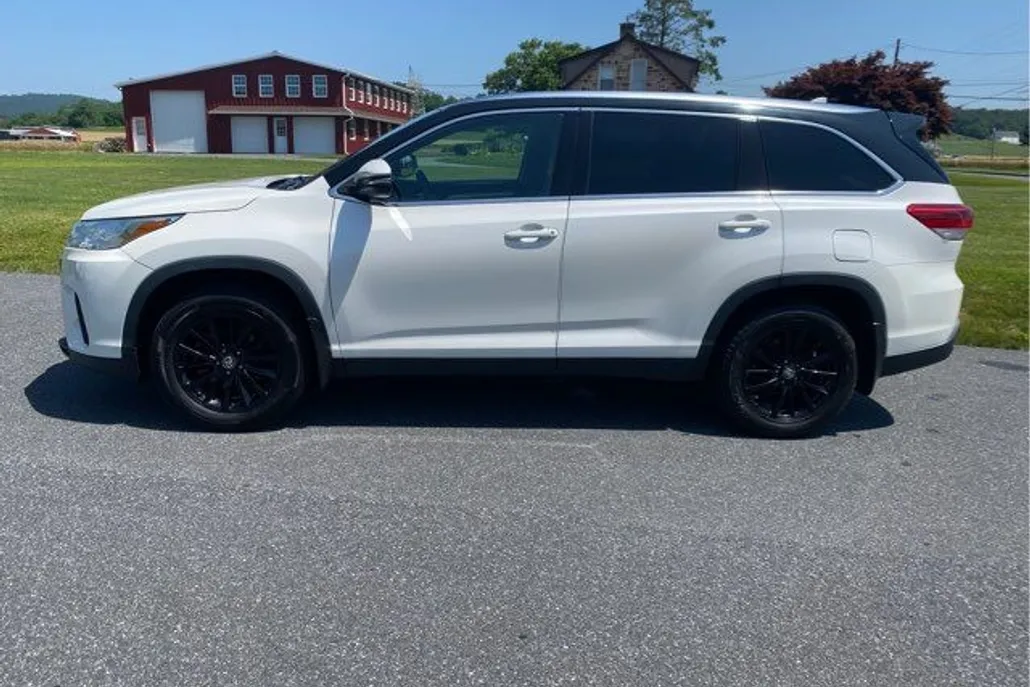 2019 Toyota Highlander XLE photo 1