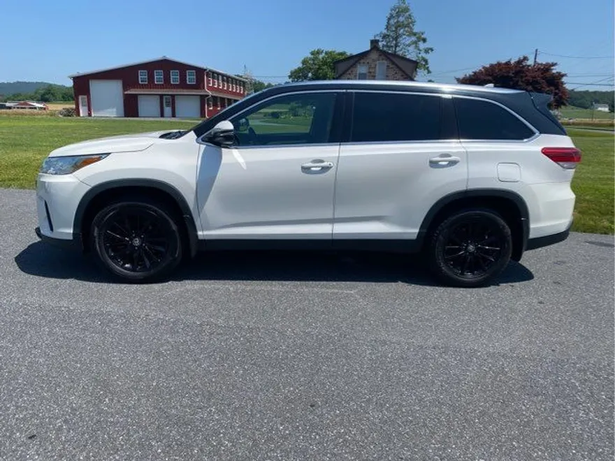 2019 Toyota Highlander XLE photo 1