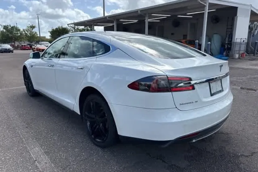 2013 Tesla Model S Performance photo 1
