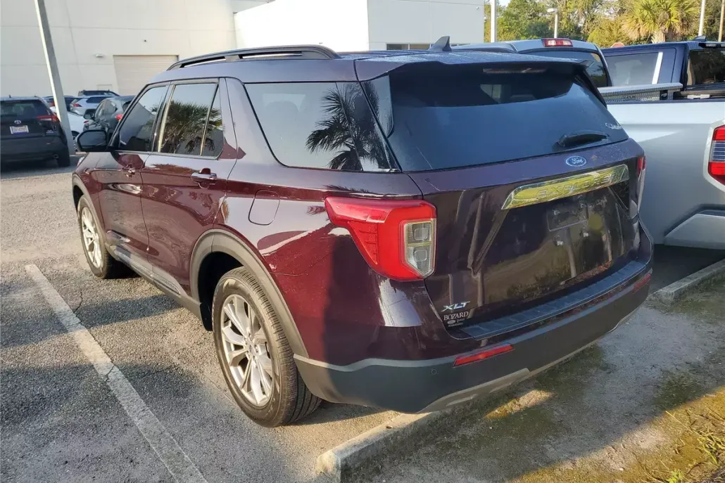 2023 Ford Explorer XLT photo 1