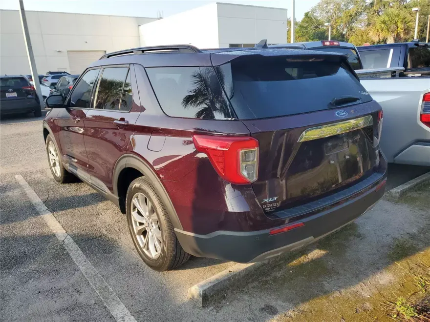 2023 Ford Explorer XLT photo 1