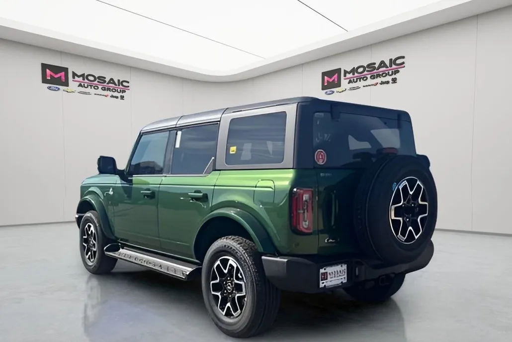2025 Ford Bronco Outer Banks photo 1
