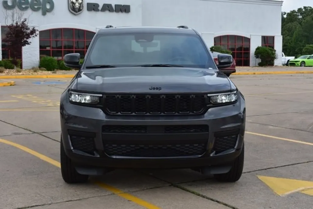 2025 Jeep Grand Cherokee X photo 1
