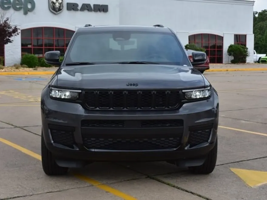 2025 Jeep Grand Cherokee X photo 1