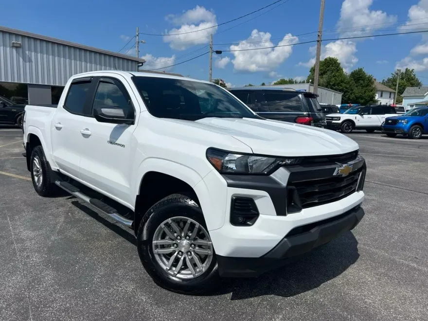 2024 Chevrolet Colorado LT photo 1