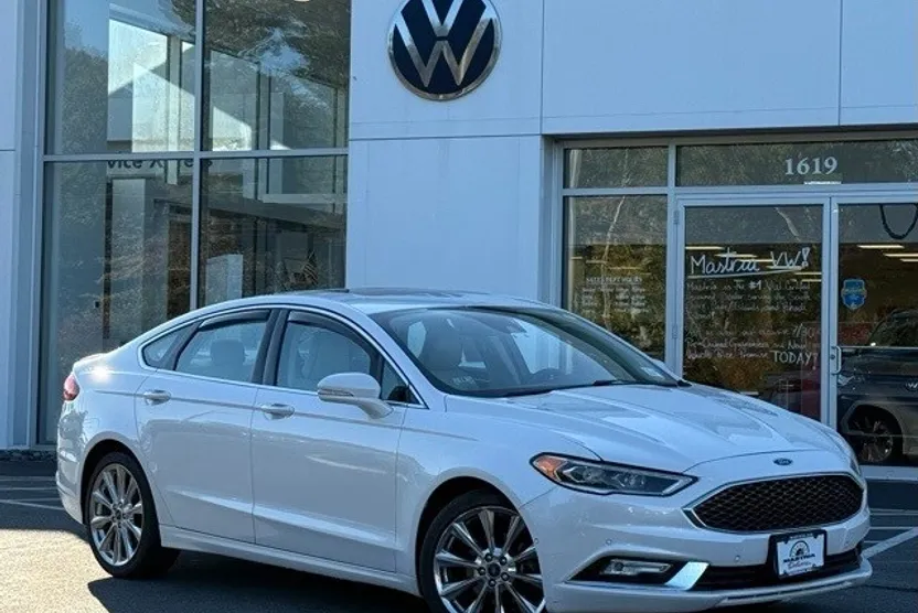 2017 Ford Fusion Platinum photo 1