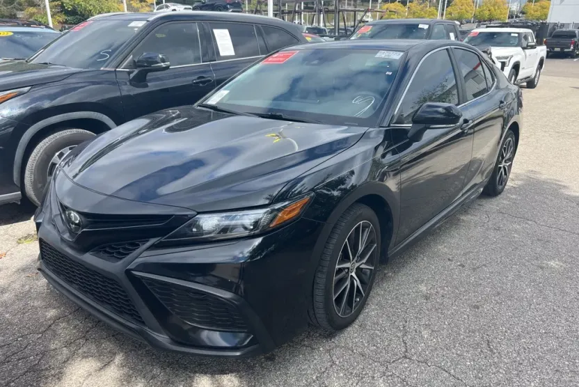 2023 Toyota Camry SE photo 1