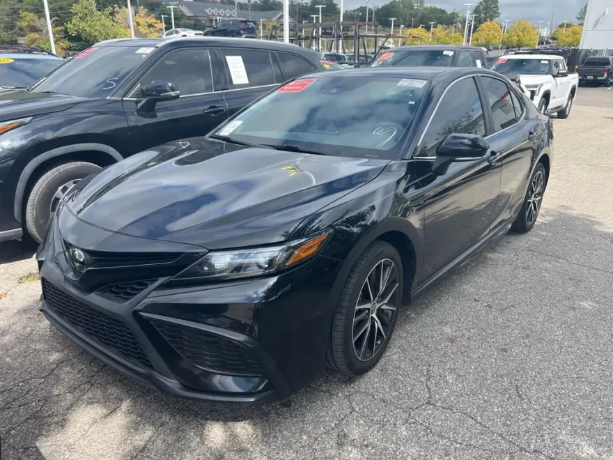 2023 Toyota Camry SE photo 1
