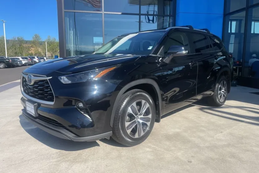 2023 Toyota Highlander Hybrid XLE photo 1