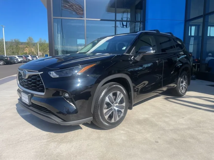 2023 Toyota Highlander Hybrid XLE photo 1