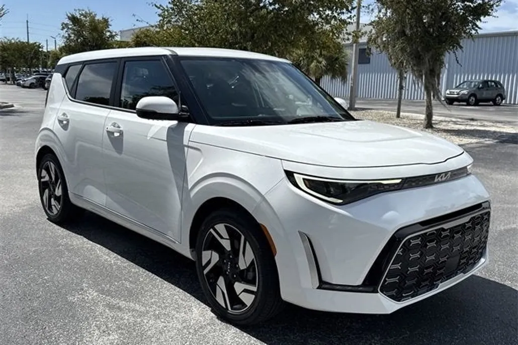 2025 Kia Soul GT-Line photo 1
