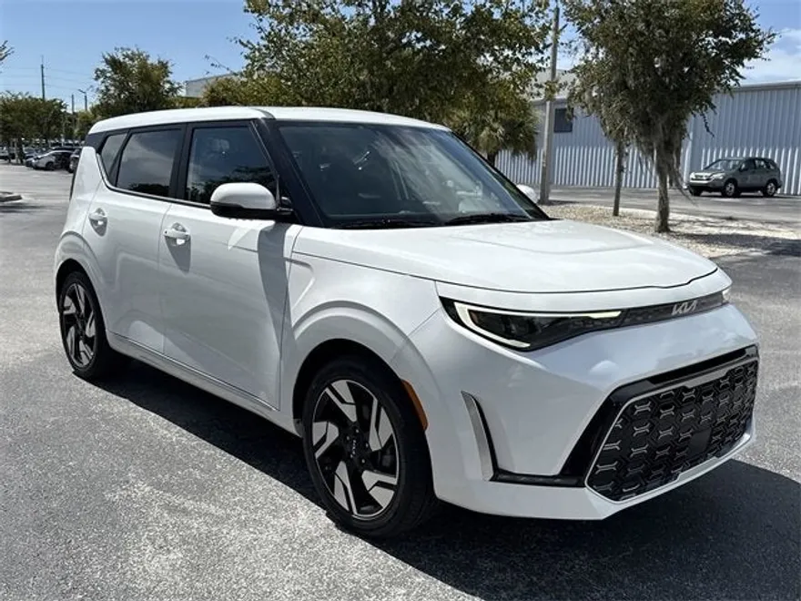 2025 Kia Soul GT-Line photo 1