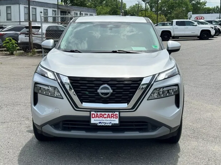 2023 Nissan Rogue SV photo 2