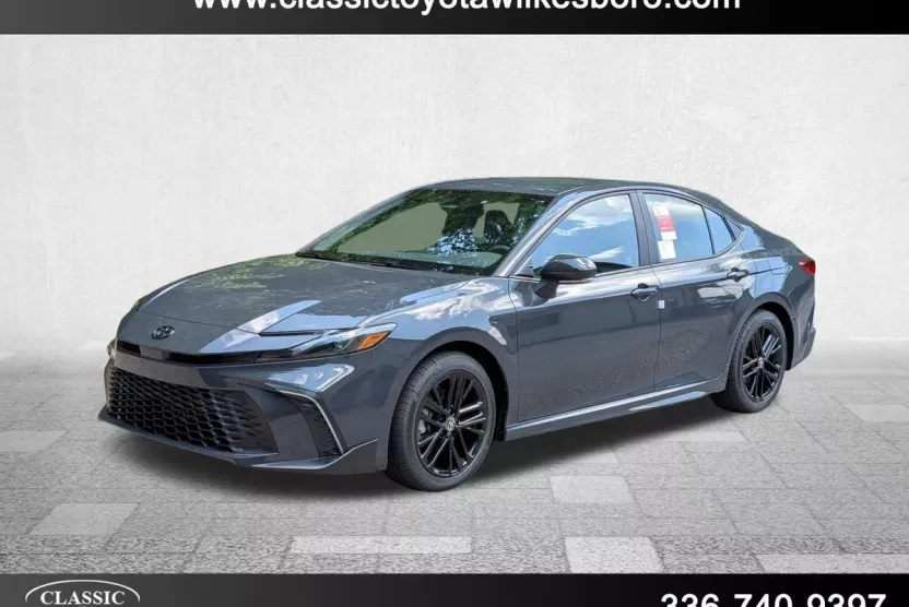 2025 Toyota Camry SE photo 1