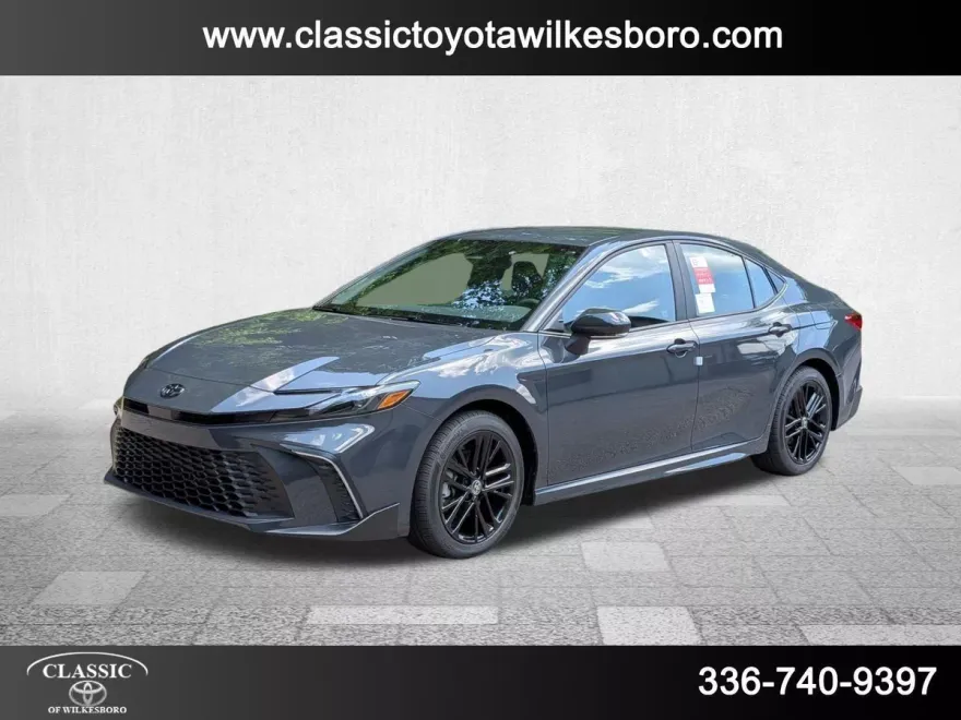 2025 Toyota Camry SE photo 1