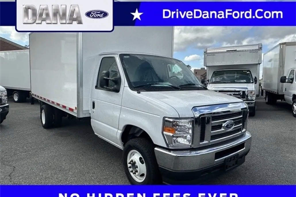 2024 Ford E-450 Cutaway photo 1