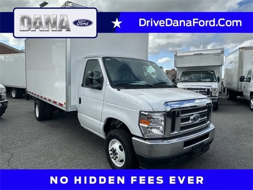 2024 Ford E-450 Cutaway photo 1