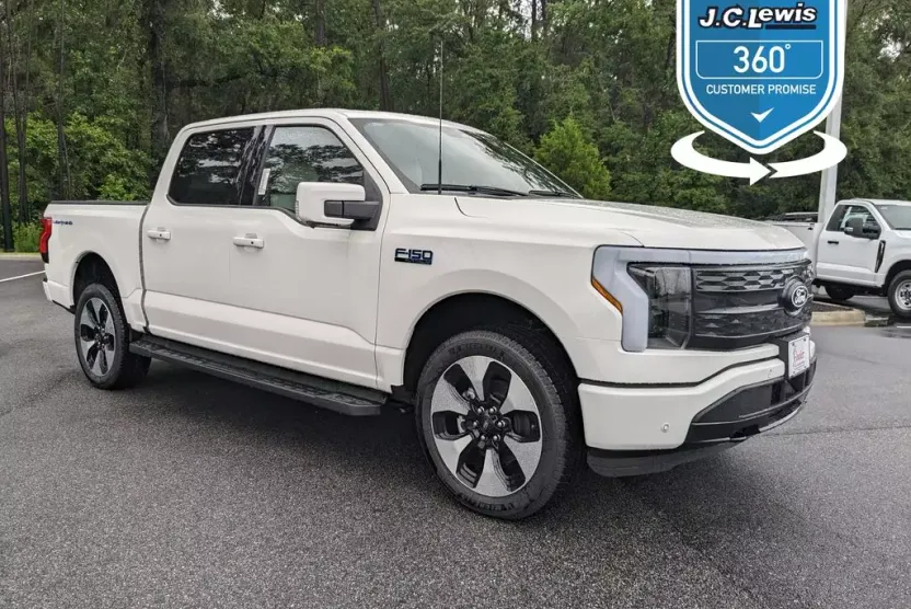 2025 Ford F-150 Lightning Platinum photo 1