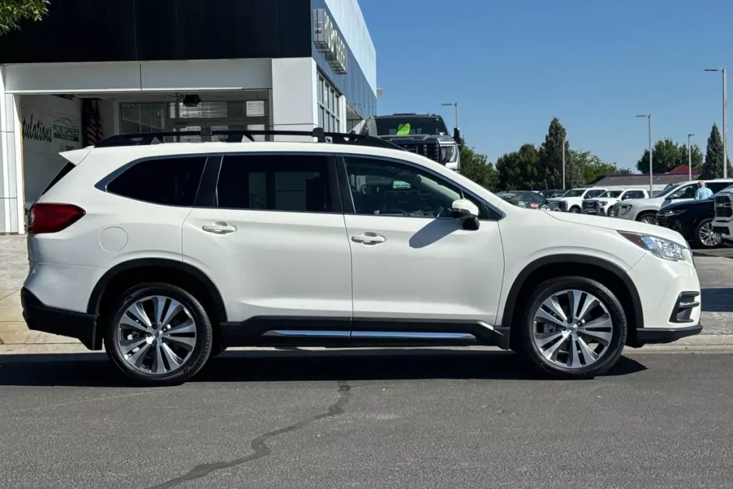 2022 Subaru Ascent Limited photo 1
