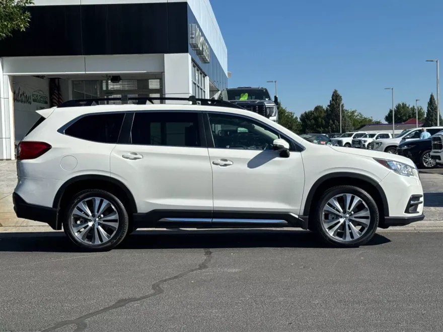 2022 Subaru Ascent Limited photo 1