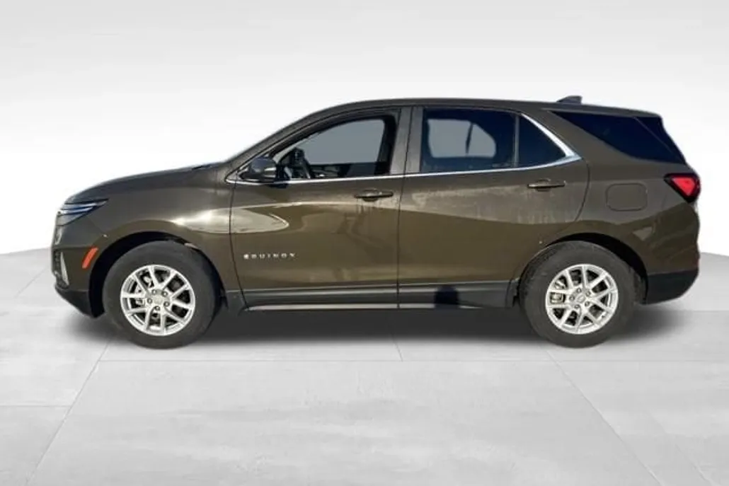 2023 Chevrolet Equinox LT photo 1