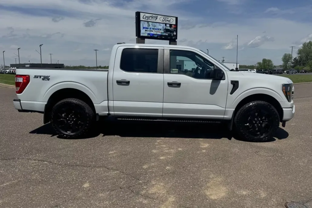2023 Ford F-150 XL photo 1