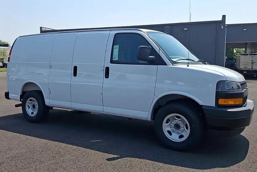 2025 Chevrolet Express Cargo 2500 Base photo 1