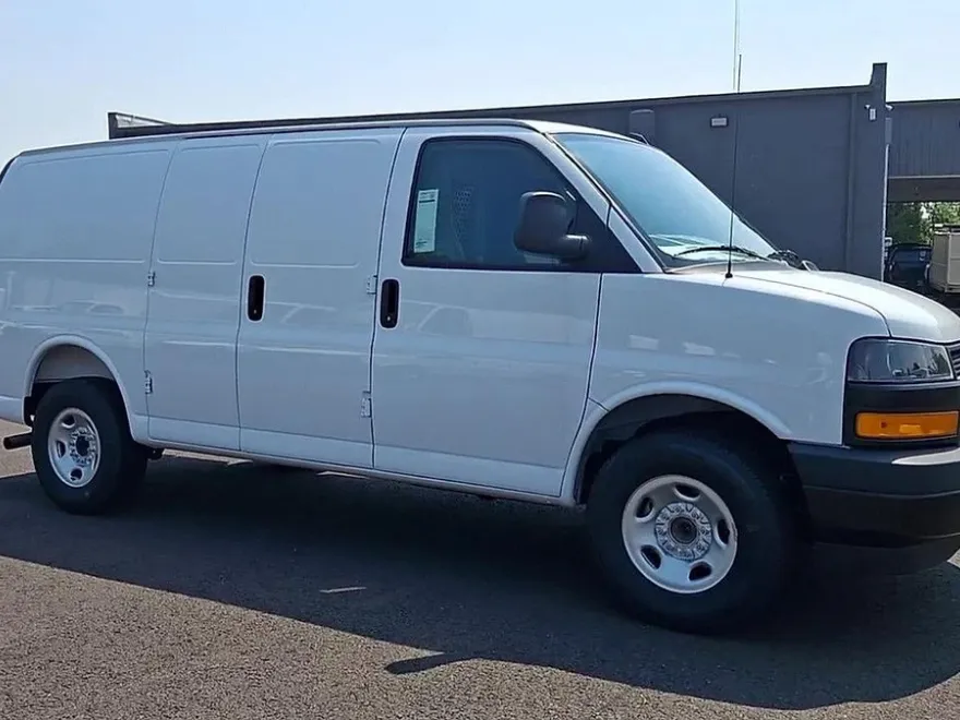 2025 Chevrolet Express Cargo 2500 Base photo 1