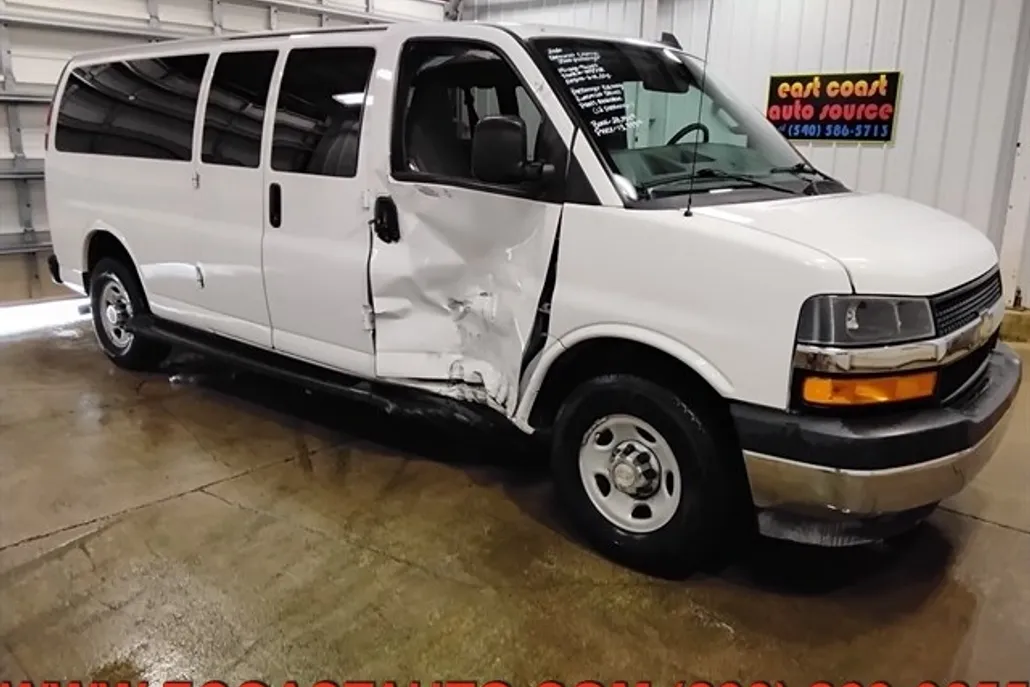 2020 Chevrolet Express Passenger LT photo 1
