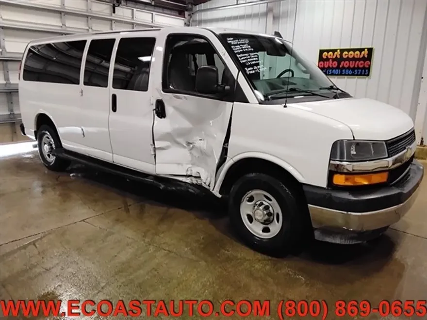 2020 Chevrolet Express Passenger LT photo 1