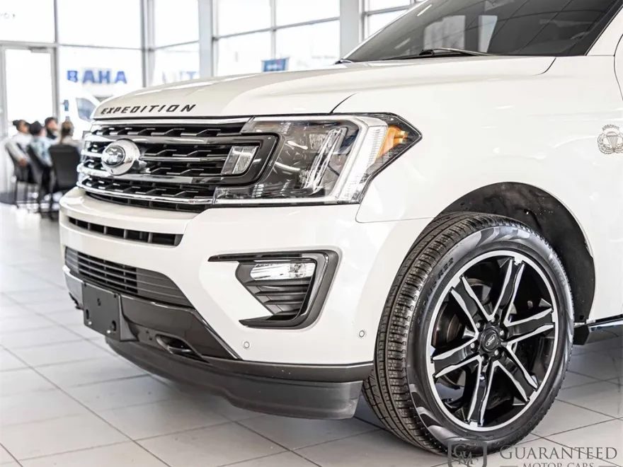 2021 Ford Expedition Limited photo 1