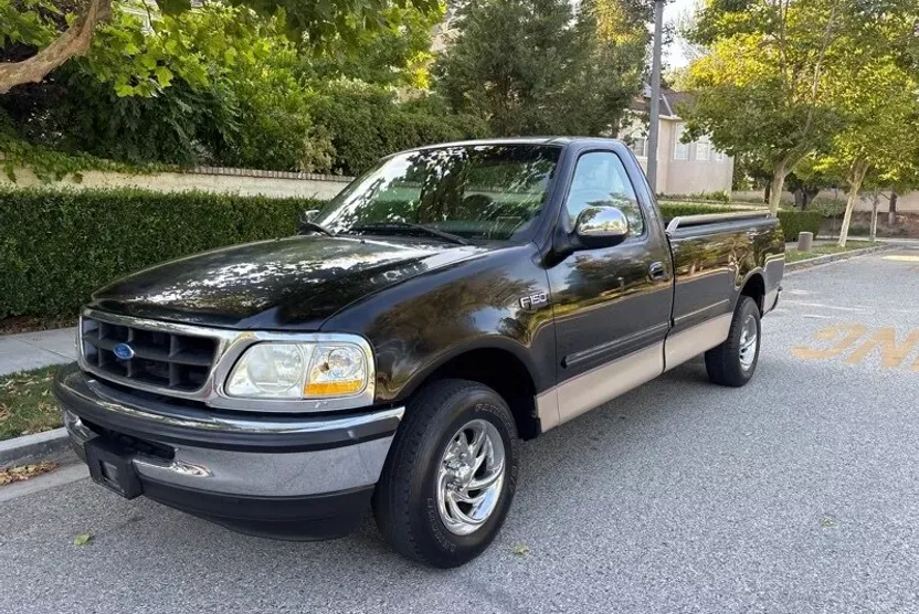 1997 Ford F-150 XLT photo 1