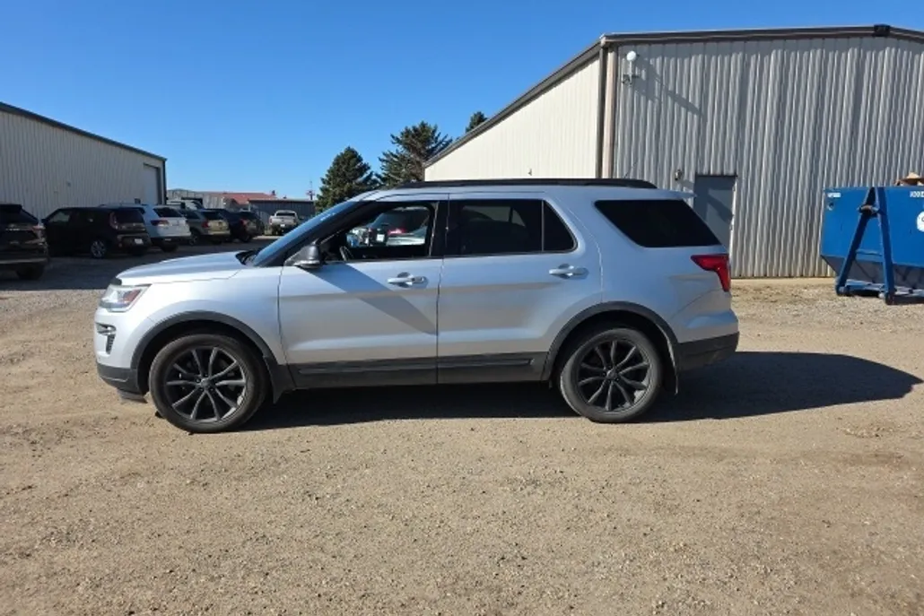 2018 Ford Explorer XLT photo 1