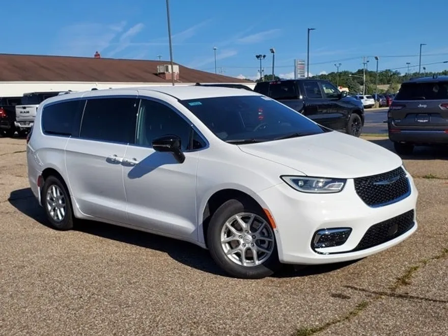 2026 Chrysler Pacifica photo 1