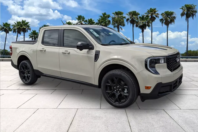 2025 Ford Maverick Lariat photo 1