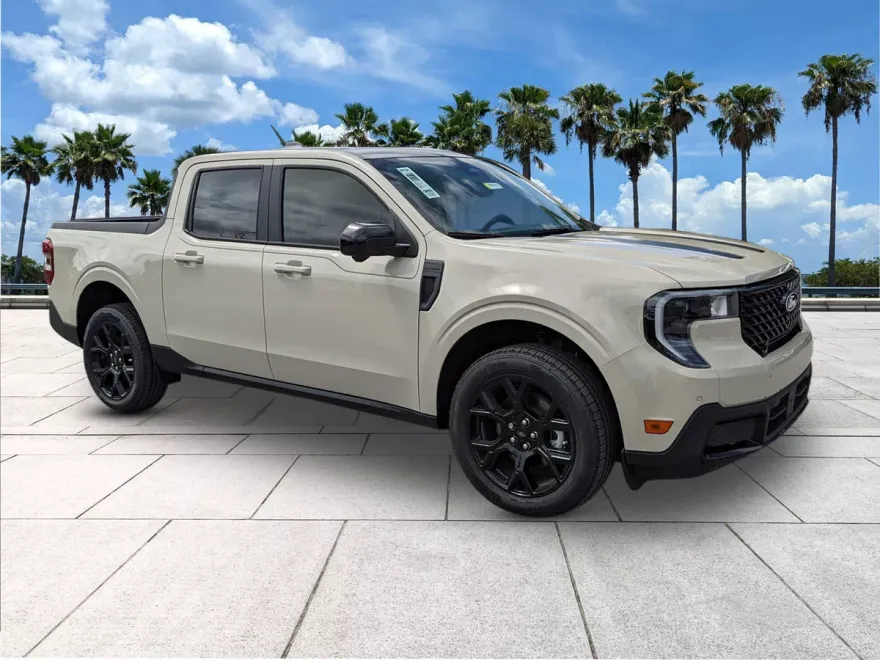 2025 Ford Maverick Lariat photo 1