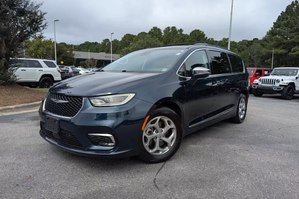 2022 Chrysler Pacifica Limited photo 1