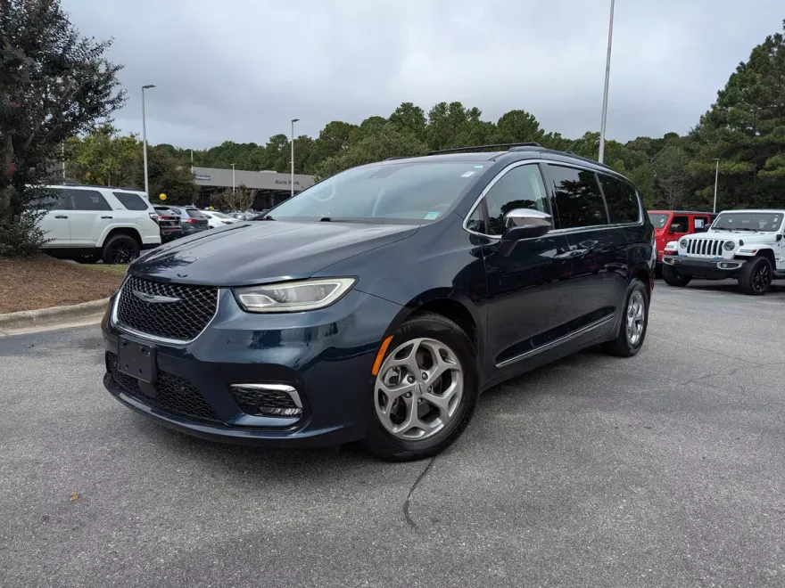 2022 Chrysler Pacifica Limited photo 1